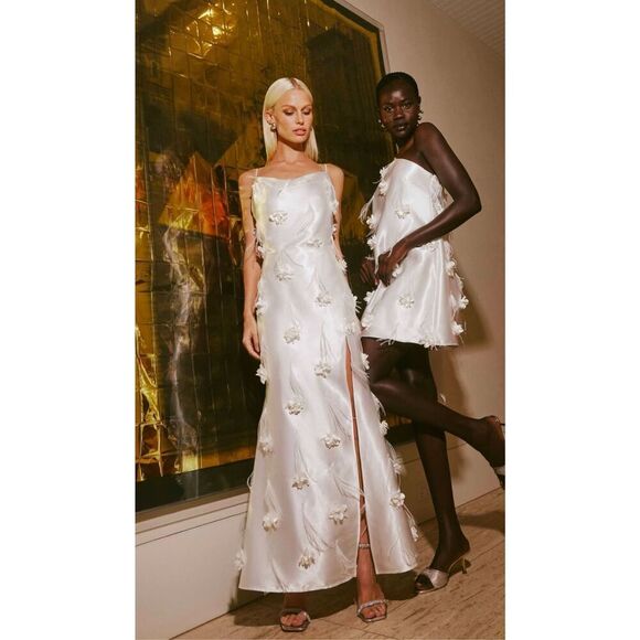 Elliatt Dresses & Skirts - Elliatt Lunaria Satin Maxi Dress White Vacation wedding Gala Dress Sz S NWT$605